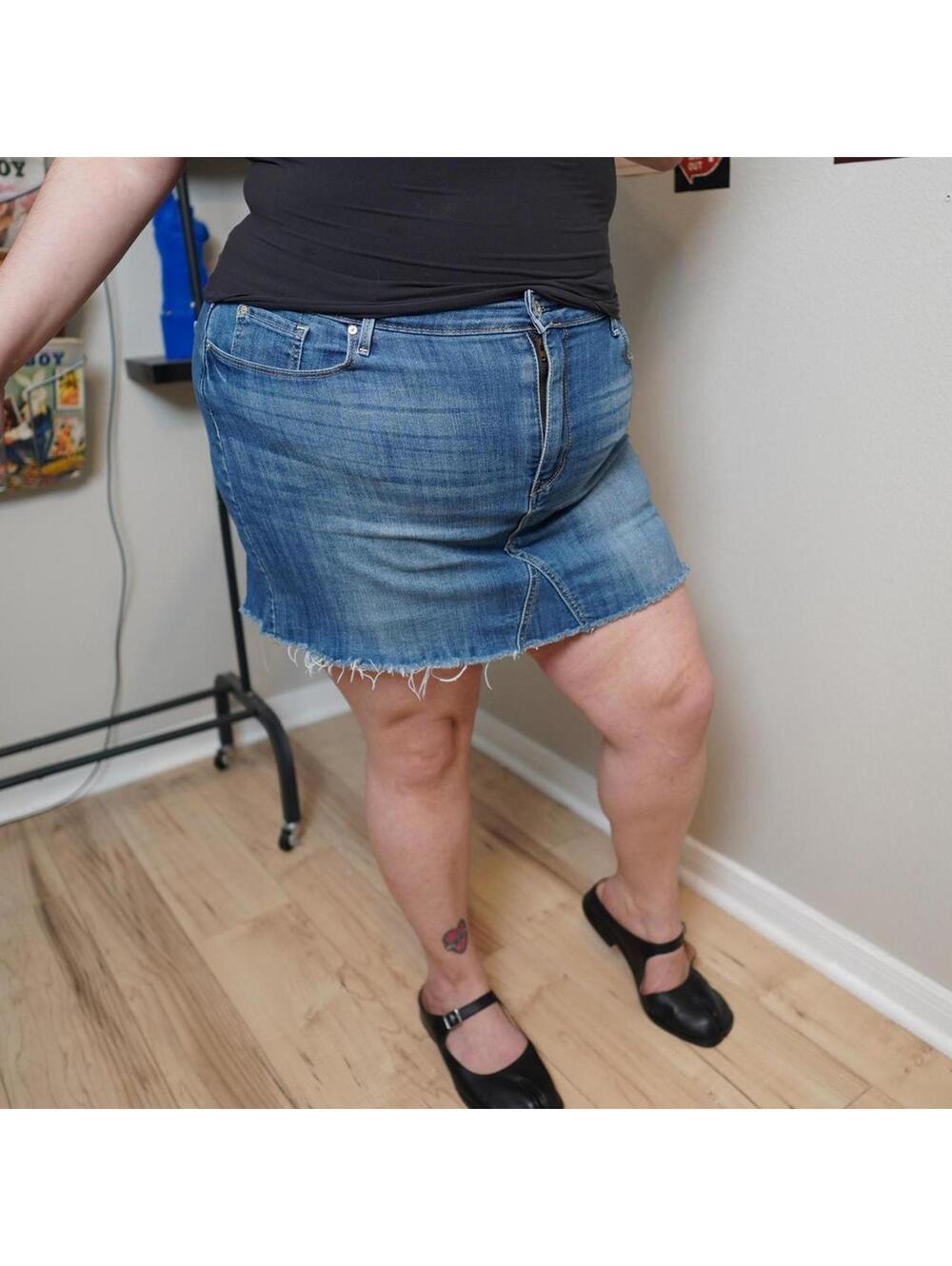 Levis denim mini skirt W34 raw hem